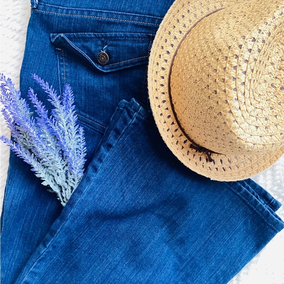 Old Navy low rise dark wash flare leg denim jeans - Picture 6 of 8